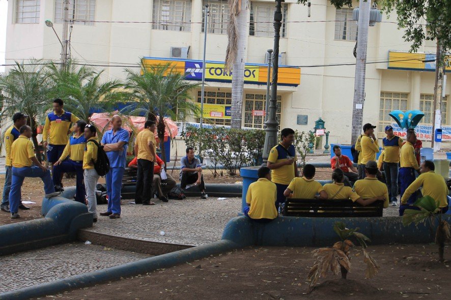 Trabalhadores do Correios organizam protesto contra privatização nesta 3ª