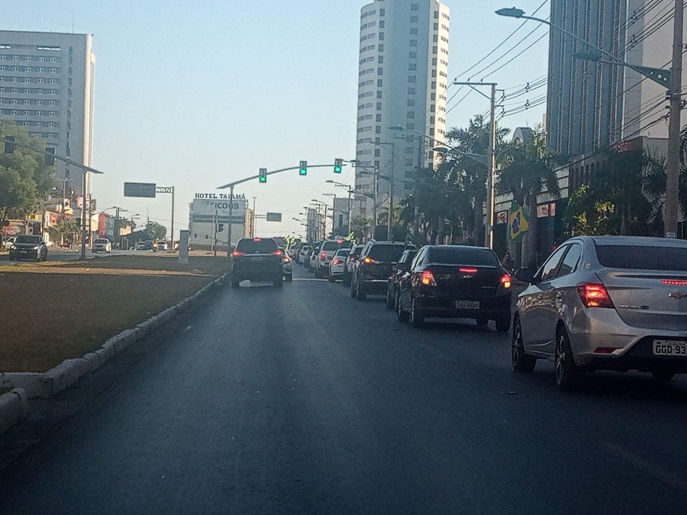 Manifestantes saem às ruas a favor do voto impresso em Cuiabá