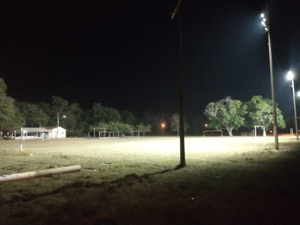 Vereadores prestigiam entrega de nova iluminação do campo de futebol do Arraial dos Freitas