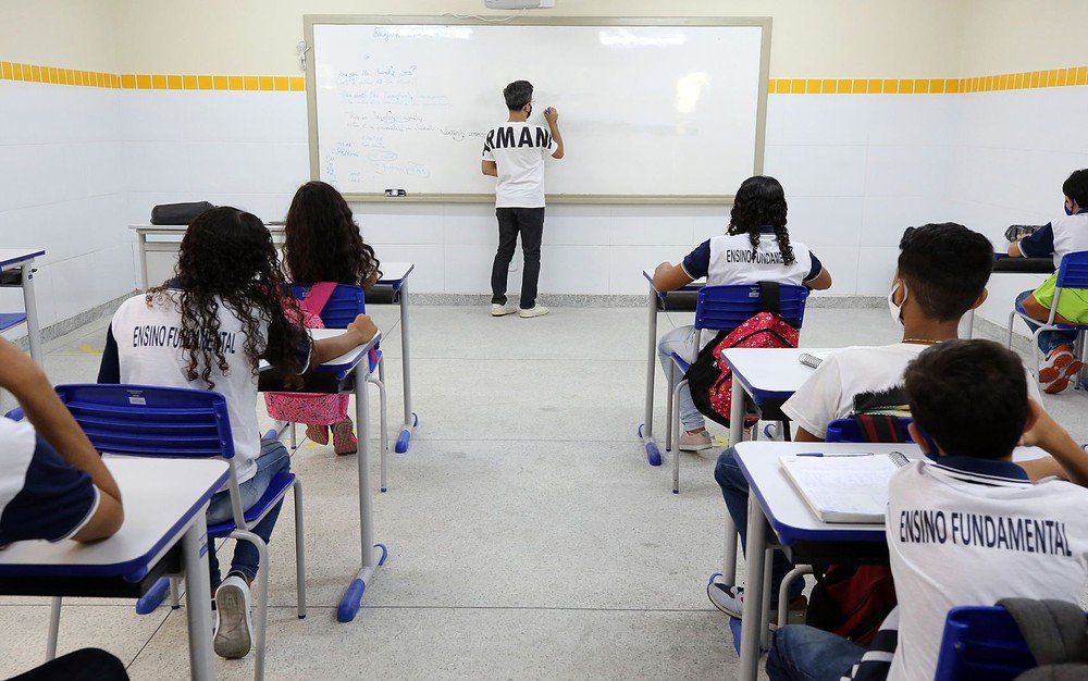 Alunos do 6º, 7º e 8º ano voltam às aulas 100% presenciais nesta terça em Cuiabá