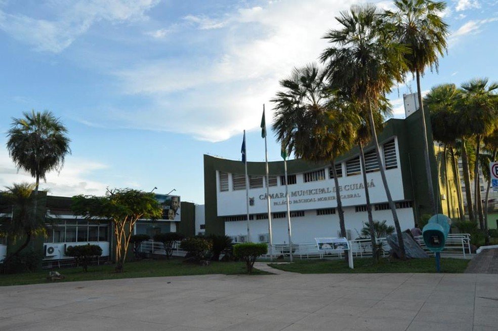 Vereadores votam projeto de lei que dá isenção de IPTU para bares e restaurantes em Cuiabá