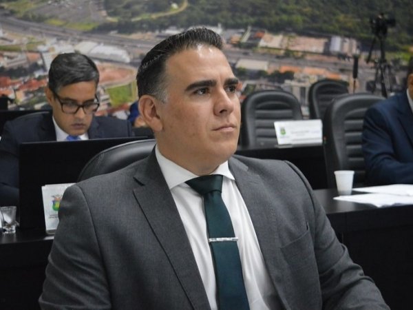 Vereador retira de pauta projeto de Orgulho Hétero para dar destaque ao Dia Internacional da Mulher