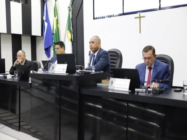 Vereadores aprovam projetos e pareceres na sessão desta terça