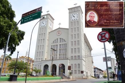 Conheça as personalidades sepultadas em cripta da Matriz