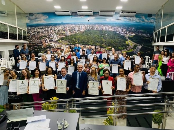 Mário Nadaf concede Comenda- Carlos Maldonado para homenagear servidores públicos da educação