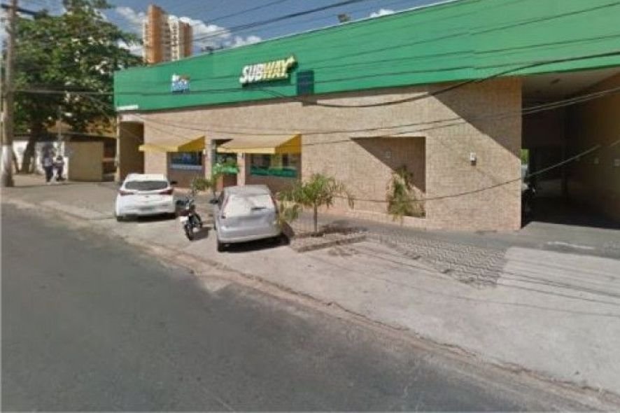 Jovem tem carro roubado em frente ao Subway da Avenida do CPA