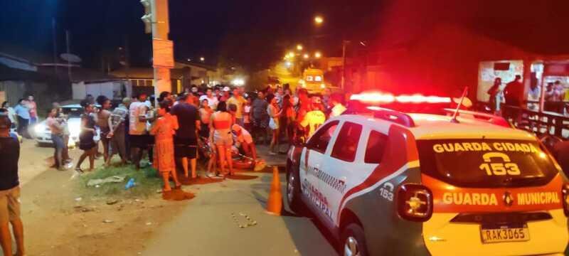 Adolescente de 13 anos morre após pegar moto do irmão e atingir poste em VG